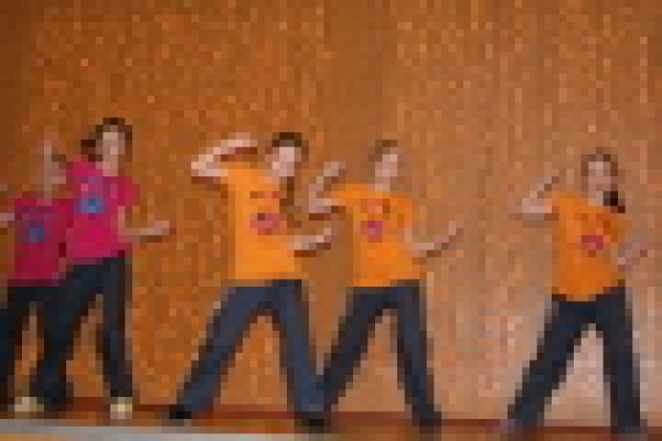 Студия современного спортивного танца 'Dance family ESS' - руководитель студии педагог дополнительного образования высшей категории, дипломат всероссийского конкурса 'Сердце отдаю детям' Салихзянов Сергей Сергеевич